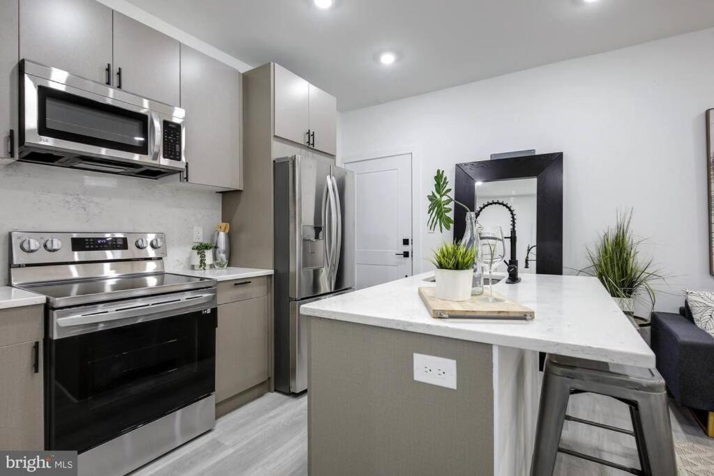 Brandnew Luxury Capitol Hill Apt! Near Free Trolly Вашингтон Екстериор снимка