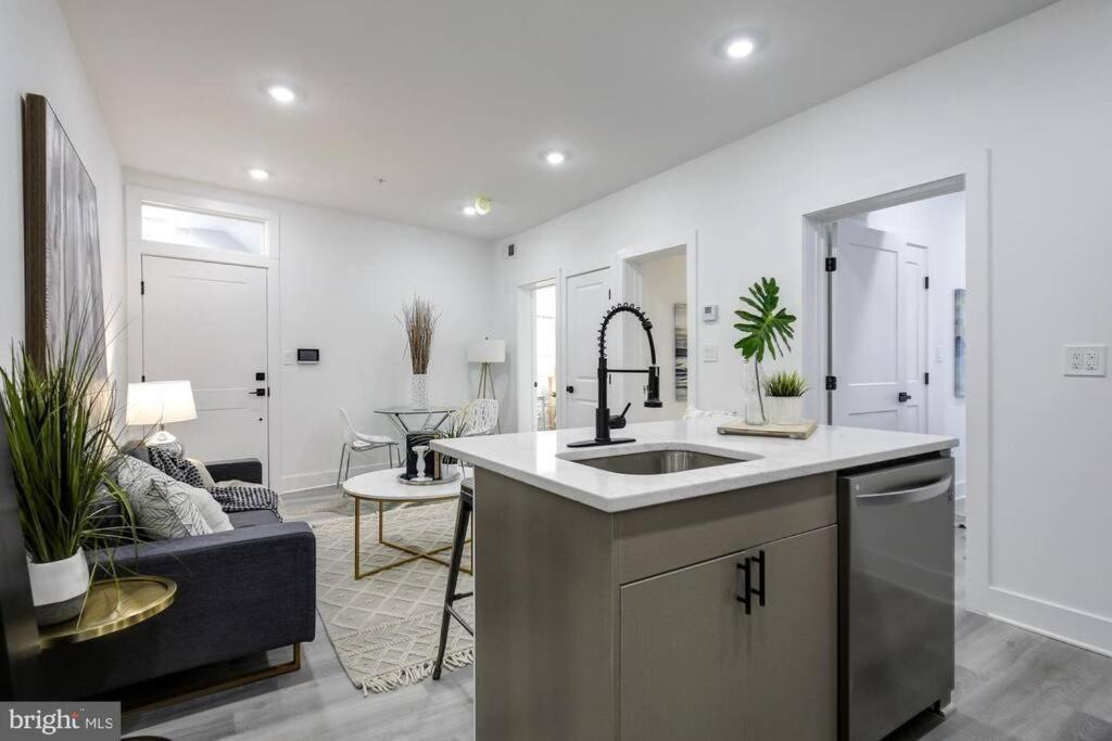 Brandnew Luxury Capitol Hill Apt! Near Free Trolly Вашингтон Екстериор снимка